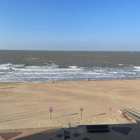 Huswell - Beautiful Spacious Studio With Frontal Sea View Knokke-Heist Bagian luar foto