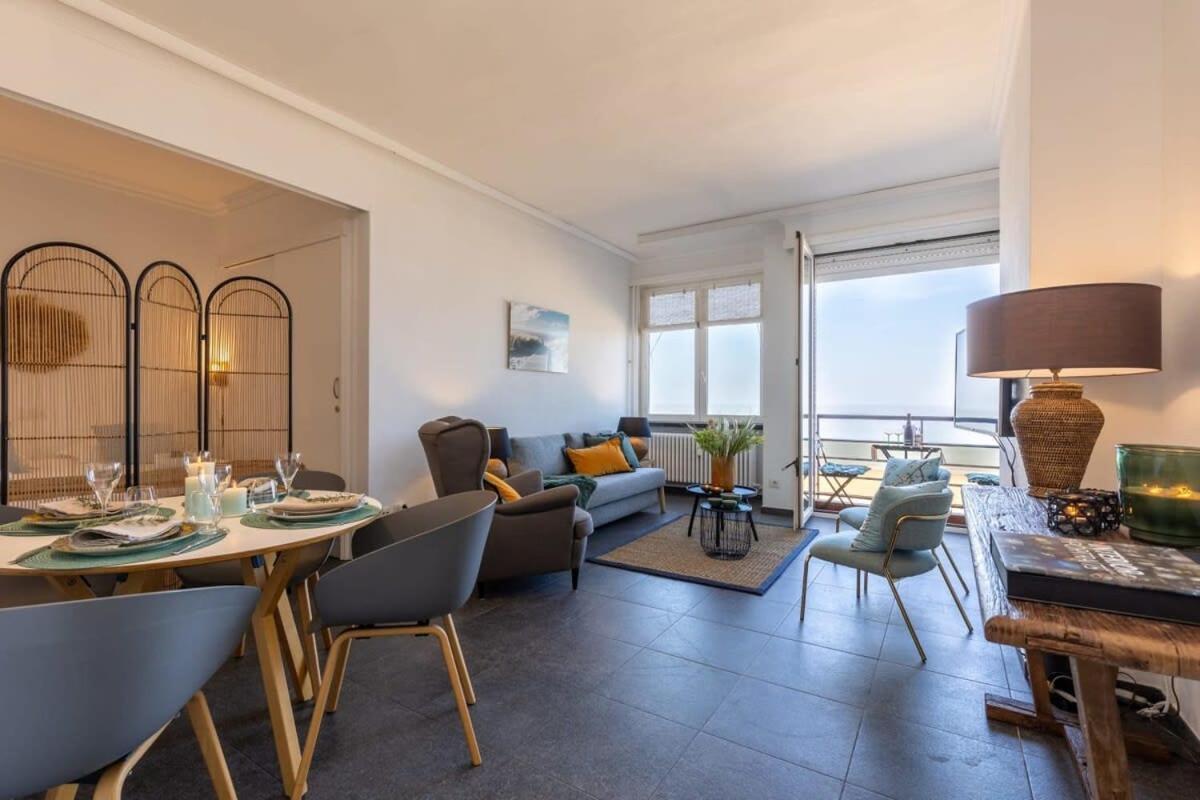 Huswell - Beautiful Spacious Studio With Frontal Sea View Knokke-Heist Bagian luar foto