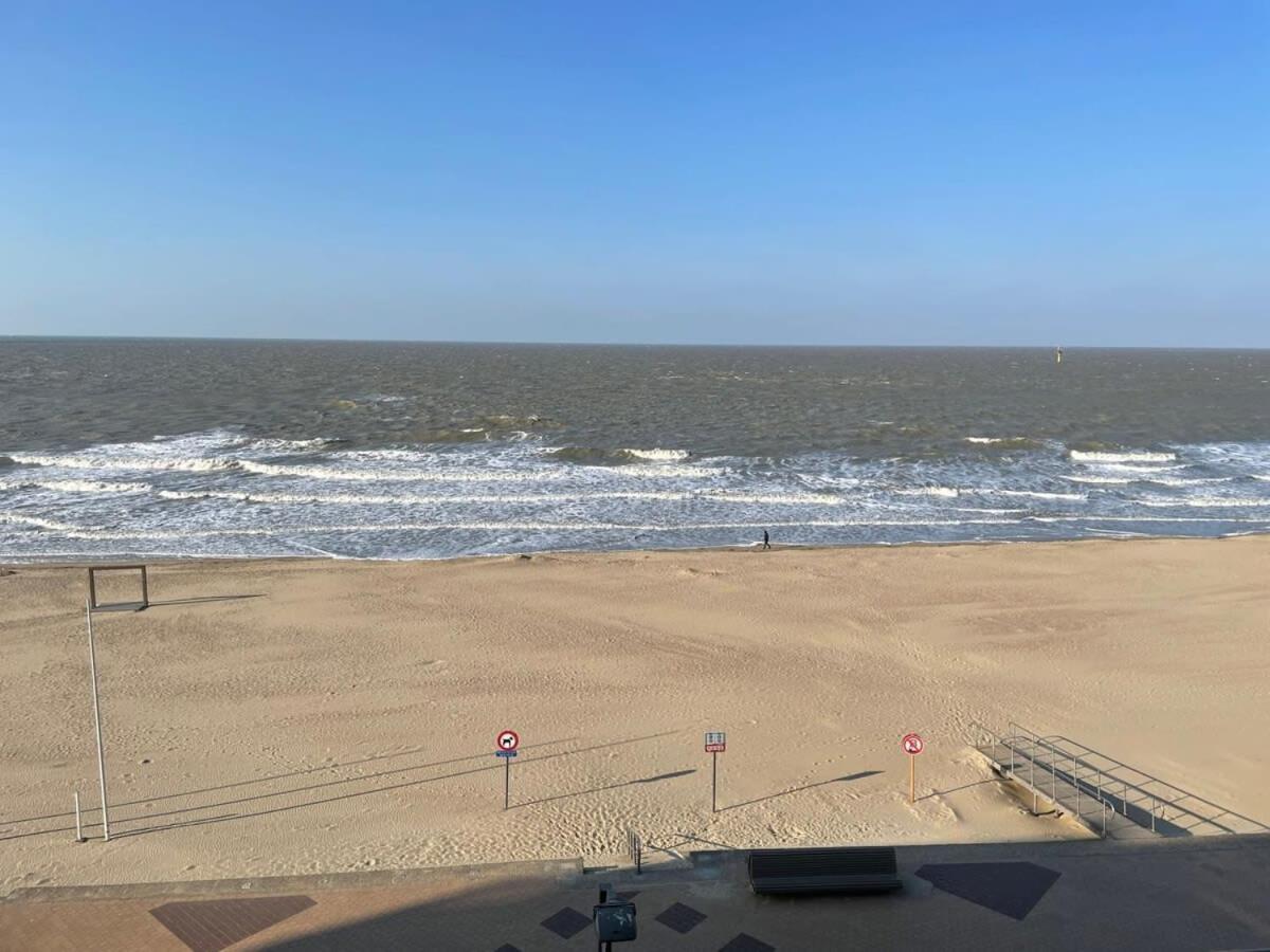 Huswell - Beautiful Spacious Studio With Frontal Sea View Knokke-Heist Bagian luar foto