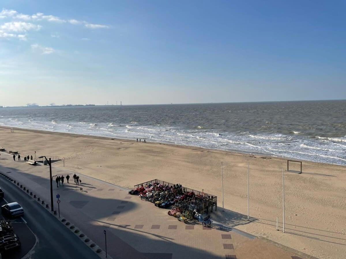 Huswell - Beautiful Spacious Studio With Frontal Sea View Knokke-Heist Bagian luar foto