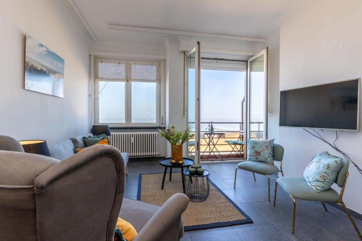 Huswell - Beautiful Spacious Studio With Frontal Sea View Knokke-Heist Bagian luar foto