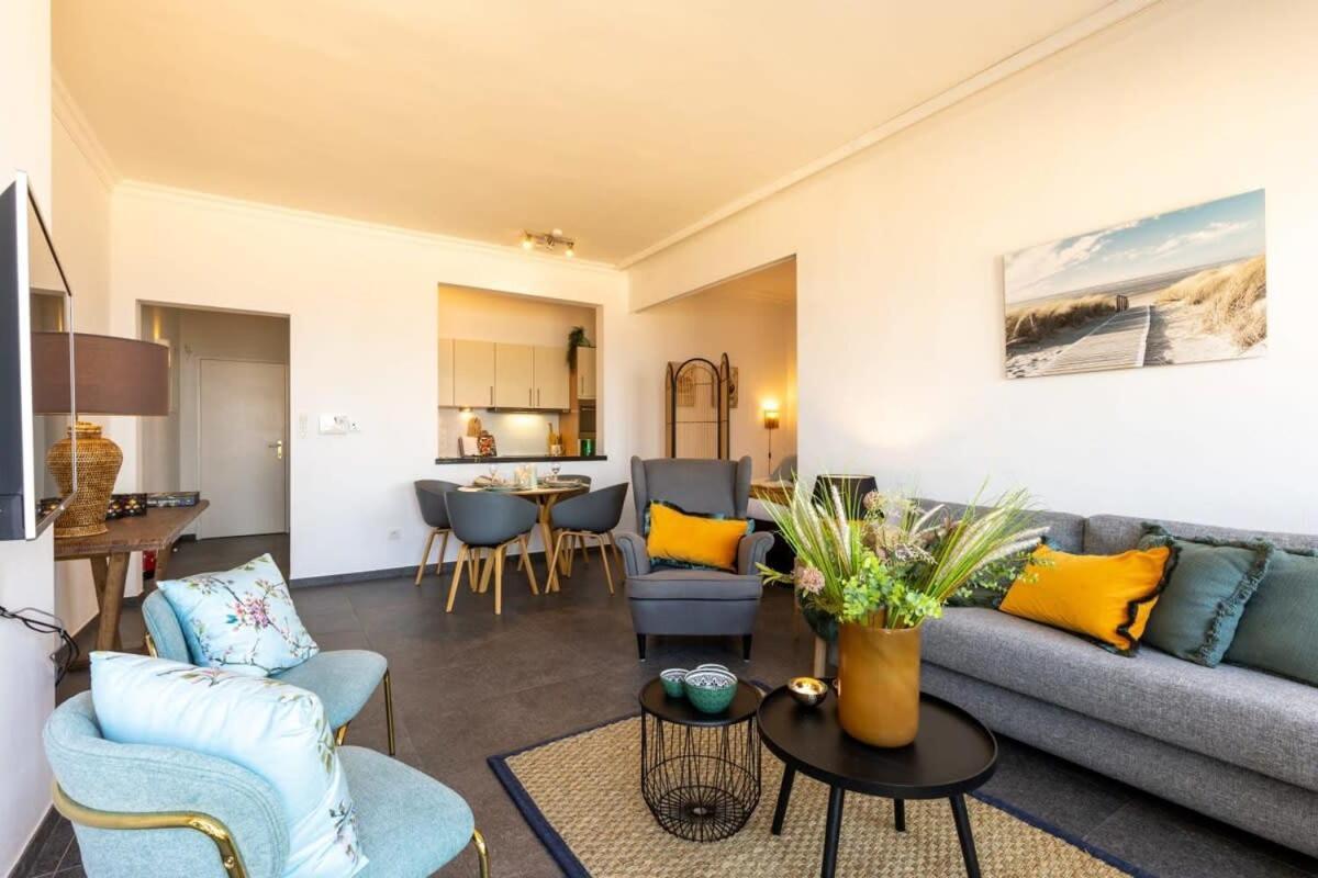Huswell - Beautiful Spacious Studio With Frontal Sea View Knokke-Heist Bagian luar foto