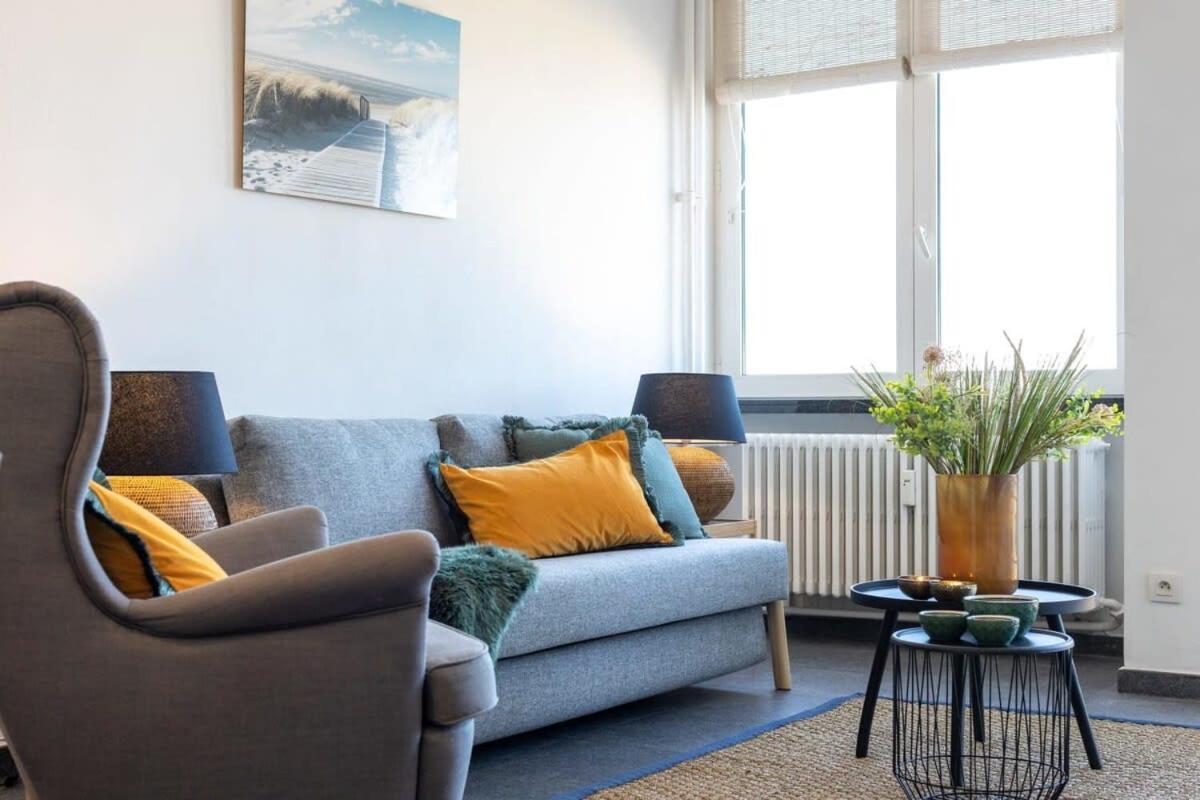 Huswell - Beautiful Spacious Studio With Frontal Sea View Knokke-Heist Bagian luar foto