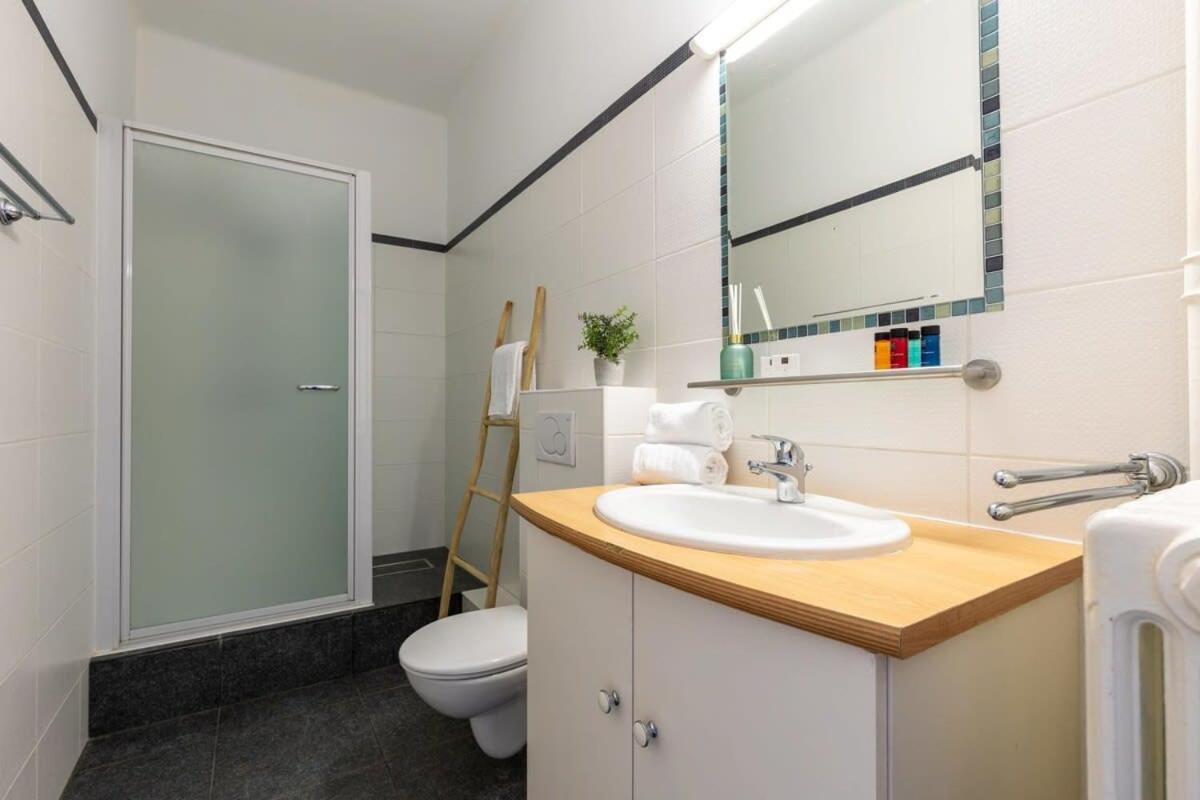 Huswell - Beautiful Spacious Studio With Frontal Sea View Knokke-Heist Bagian luar foto